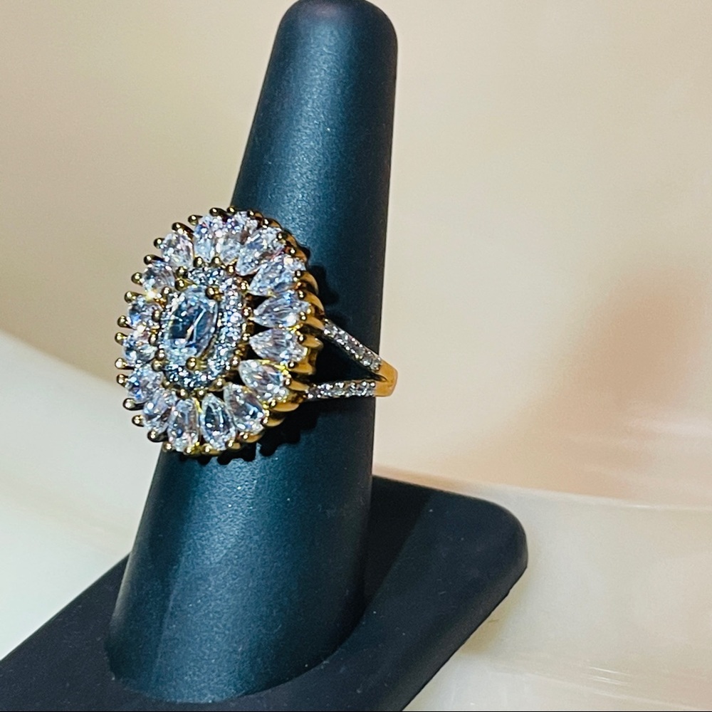 🌺Beautiful PAJ OZ GP. 925 Sterling Silver White Topaz Dinner Ring! - Picture 4 of 16